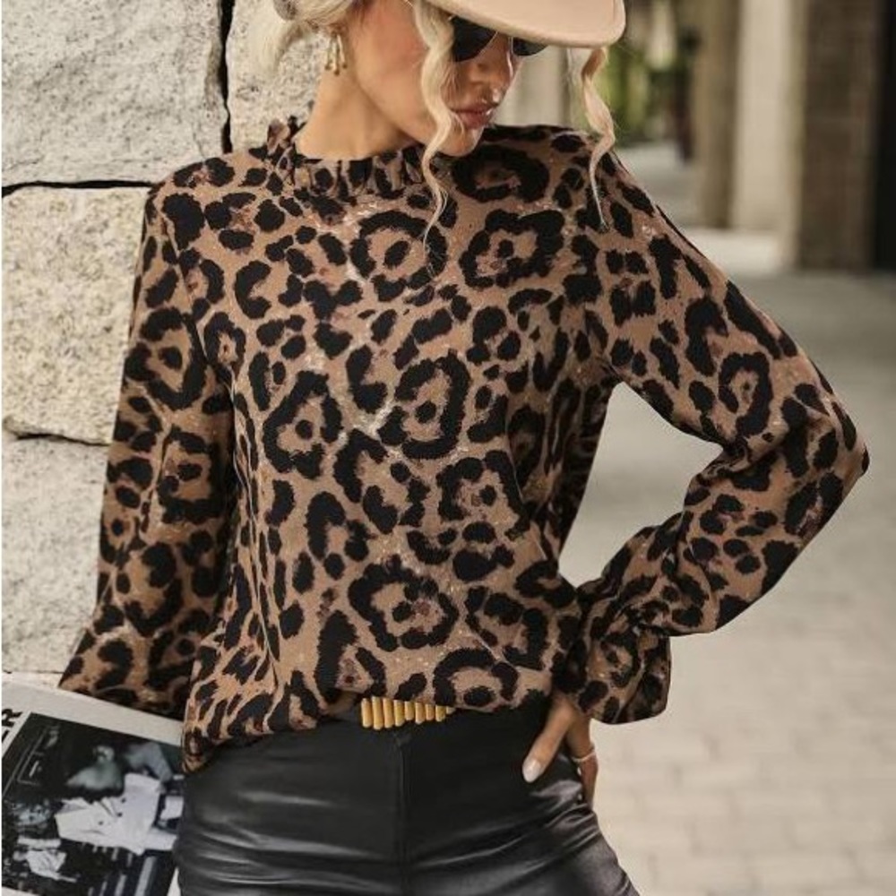 Leopard print long sleeve top with keyhole back top closure.